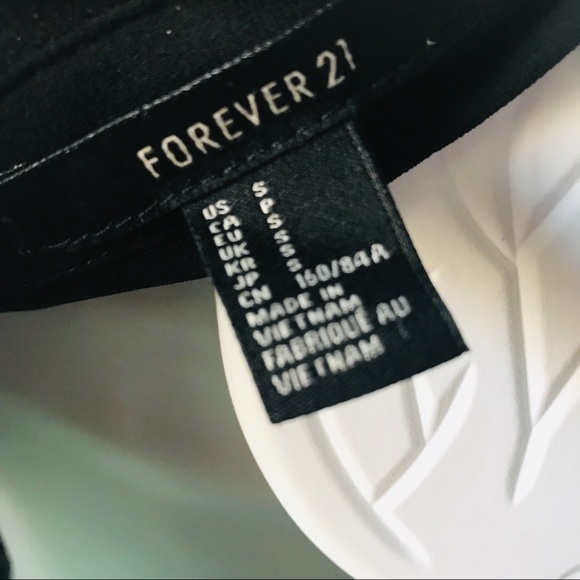 Forever21 • Floral Print Blouse w/ Keyhole Back - Picture 5 of 5